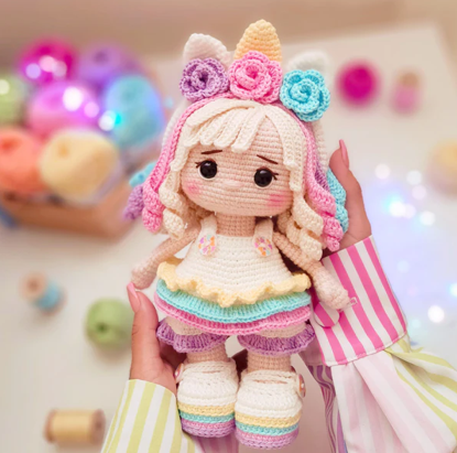 patron amigurumi muñeca violeta